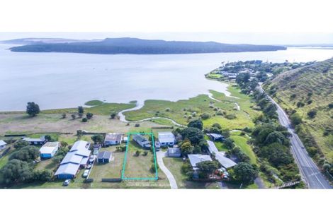 Photo of property in 64 Maunsell Road, Port Waikato, Tuakau, 2695