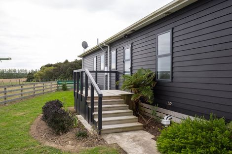 Photo of property in 567 Lethbridge Road, Halcombe, 4775