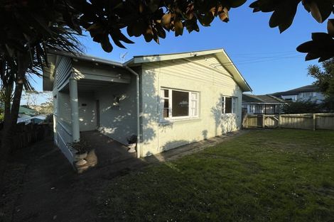 Photo of property in 492 Blockhouse Bay Road, Blockhouse Bay, Auckland, 0600
