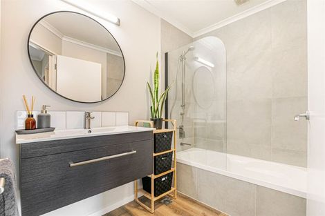 Photo of property in 9s Clearwater Cove, West Harbour, Auckland, 0618