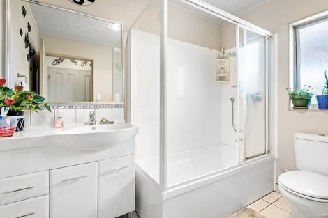 Photo of property in 2 Royal View Road, Te Atatu South, Auckland, 0610