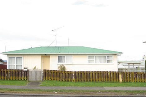 Photo of property in 3 Mcquarrie Avenue, Wattle Downs, Auckland, 2103