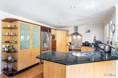 Photo of property in 5 Grace Nicholls Grove, Riverstone Terraces, Upper Hutt, 5018