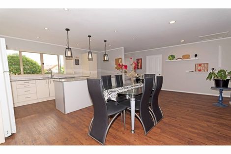 Photo of property in 3 Neta Grove, Henderson, Auckland, 0612