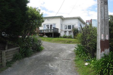 Photo of property in 11 Tindalls Bay Road, Tindalls Beach, Whangaparaoa, 0930