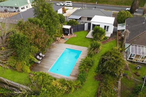 Photo of property in 57 Awanui Street, Merrilands, New Plymouth, 4312