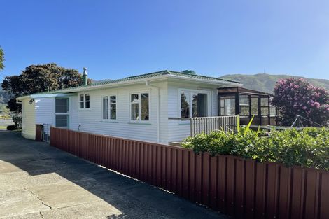 Photo of property in 3 Roberts Street, Tawa, Wellington, 5028