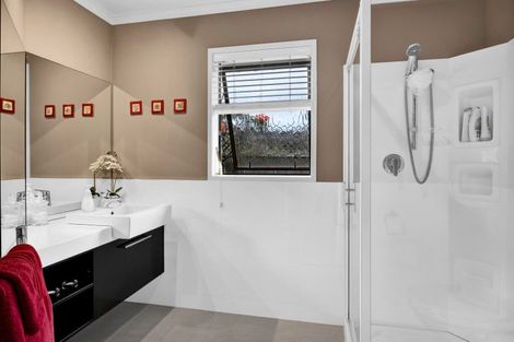 Photo of property in 3b Larsen Place, Merrilands, New Plymouth, 4312