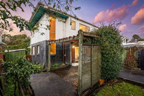 Photo of property in 1/10 Sunnyside Road, Sunnyvale, Auckland, 0612