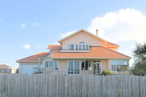 Photo of property in 1318 Papamoa Beach Road, Papamoa Beach, Papamoa, 3118