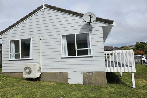 Photo of property in 33 Guadeloupe Crescent, Grenada Village, Wellington, 6037