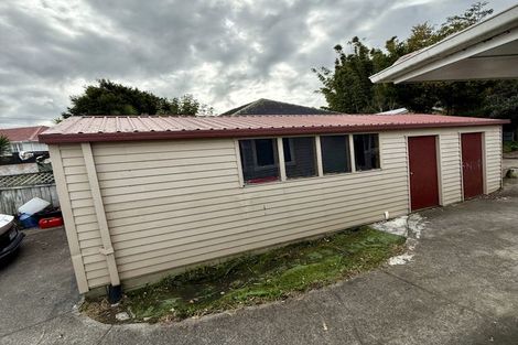 Photo of property in 20 Alma Street, Te Atatu South, Auckland, 0610