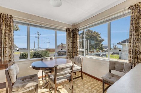 Photo of property in 27 South Road, Moturoa, New Plymouth, 4310