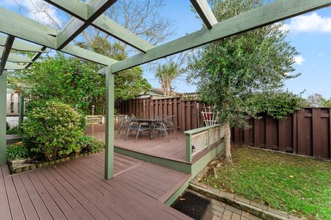 Photo of property in 2/41 Highland Drive, Highland Park, Auckland, 2010