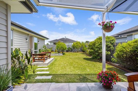 Photo of property in 17 Larmer Drive, Kumeu, 0810