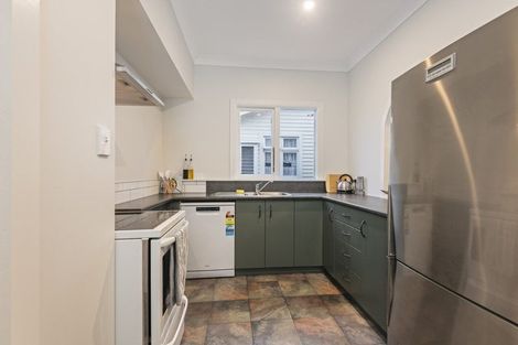 Photo of property in 16 Kowhai Avenue, Takaro, Palmerston North, 4410