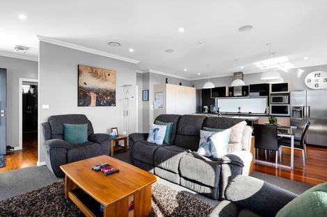 Photo of property in 5 South Road, Moturoa, New Plymouth, 4310