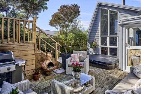 Photo of property in 3 Kenef Road, Paremata, Porirua, 5024