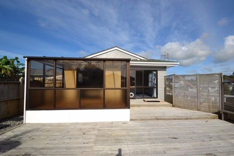 Photo of property in 17 Sabot Place, Massey, Auckland, 0614