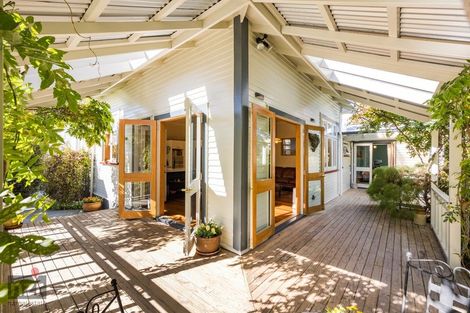 Photo of property in 74 Brightwater Terrace, Terrace End, Palmerston North, 4410