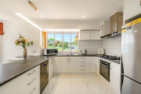 Photo of property in 14 Sylvan Way, Silverstream, Upper Hutt, 5019