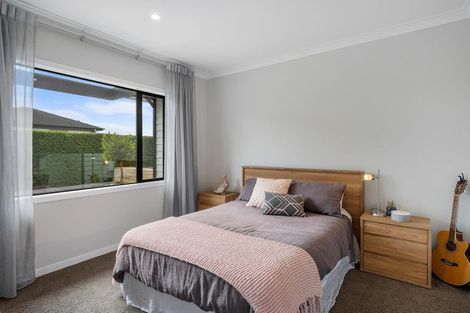 Photo of property in 33 Pohutukawa Parade, Riverhead, 0820