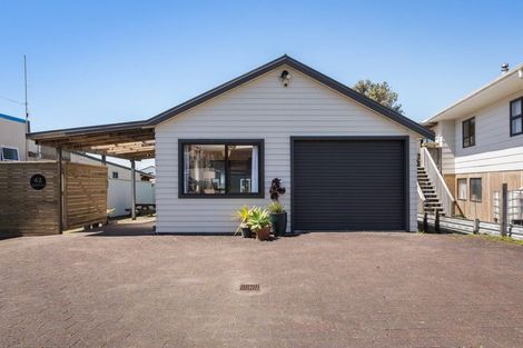 Photo of property in 42 Beach Road, Waihi Beach, 3611