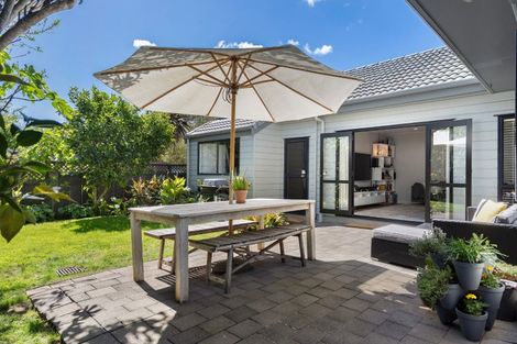 Photo of property in 17a Horotutu Road, Greenlane, Auckland, 1061