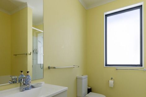 Photo of property in 1/202 Lake Terrace, Waipahihi, Taupo, 3330