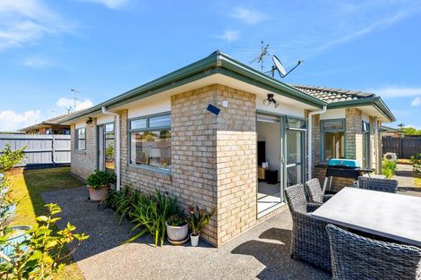 Photo of property in 19 Francis Skinner Place, Orewa, 0931