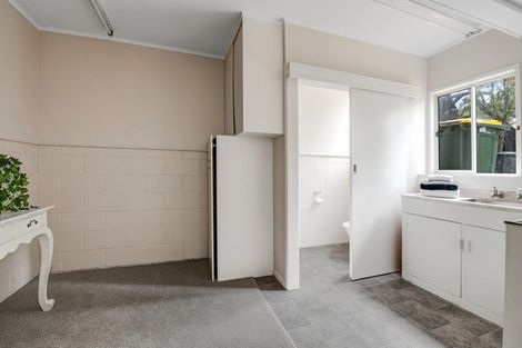 Photo of property in 1 Wanita Place, Totara Vale, Auckland, 0629