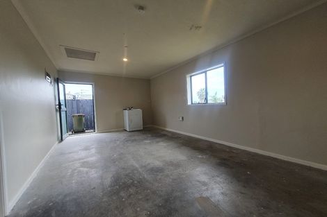 Photo of property in 14 Glenveagh Park Drive, Weymouth, Auckland, 2103
