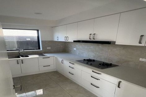 Photo of property in 28a Tiraumea Drive, Pakuranga, Auckland, 2010