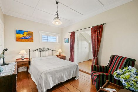 Photo of property in 124 Pendarves Street, New Plymouth, 4312