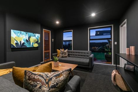 Photo of property in 4a Roland Road, Greenhithe, Auckland, 0632