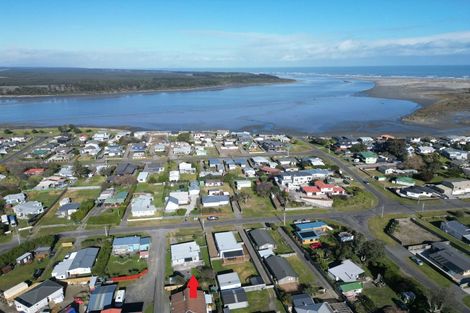 Photo of property in 27 Roore Street, Foxton Beach, Foxton, 4815