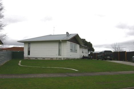 Photo of property in 18 Cumberland Place, Kelvin Grove, Palmerston North, 4414