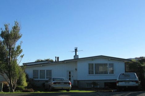 Photo of property in 90 Holborn Drive, Stokes Valley, Lower Hutt, 5019