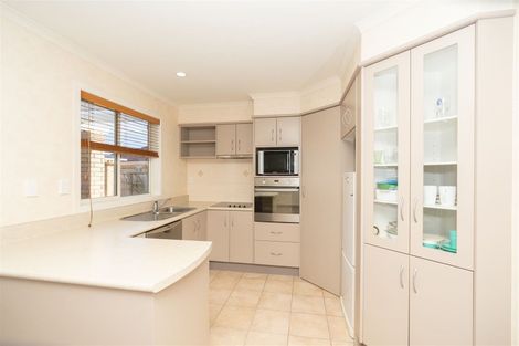 Photo of property in 43 Sovereign Isle Lane, Rototuna, Hamilton, 3210