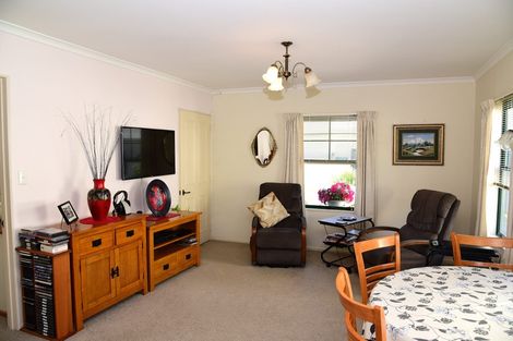 Photo of property in 4/70-76 Whiteley Street, Moturoa, New Plymouth, 4310
