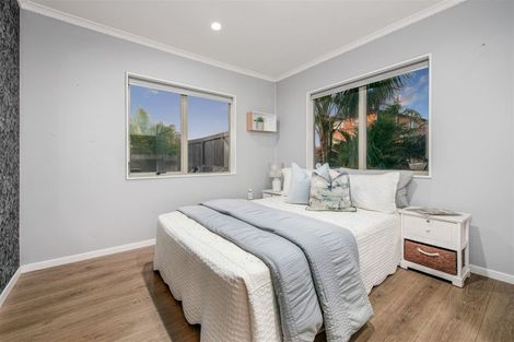 Photo of property in 17 Fleetwood Drive, Henderson, Auckland, 0612