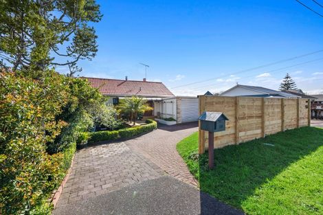 Photo of property in 60 Beach Road, Mellons Bay, Auckland, 2014
