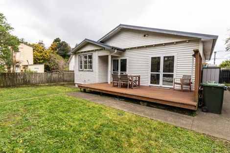 Photo of property in 2 Akatea Street, Berhampore, Wellington, 6023