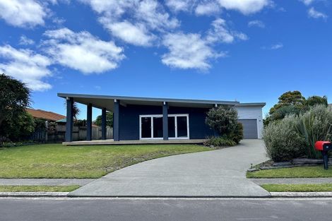 Photo of property in 10 Paradise Point Place, One Tree Point, 0118