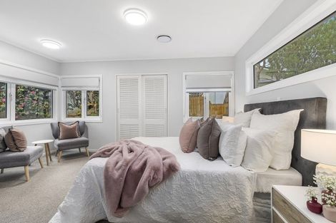 Photo of property in 17 John Witton Drive, Crofton Downs, Wellington, 6035