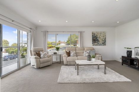 Photo of property in 6 Bodi Place, Te Atatu South, Auckland, 0610