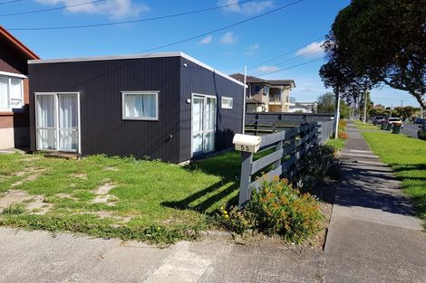 Photo of property in 55 Kenderdine Road, Papatoetoe, Auckland, 2025