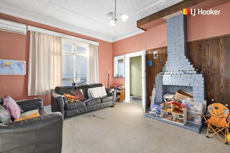 Photo of property in 74 Hargest Crescent, Saint Clair, Dunedin, 9012