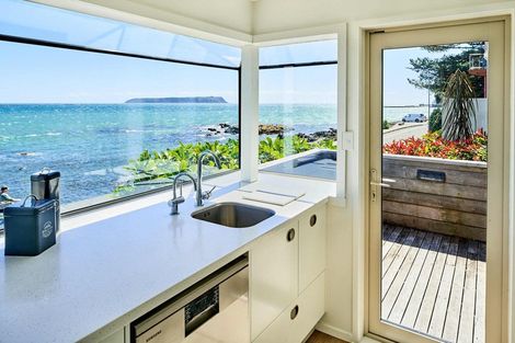 Photo of property in 21 Moana Road, Plimmerton, Porirua, 5026