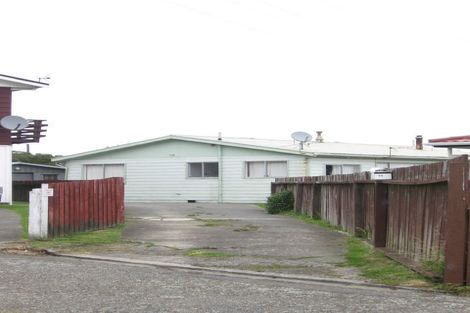 Photo of property in 11 Chetwode Grove, Newlands, Wellington, 6037